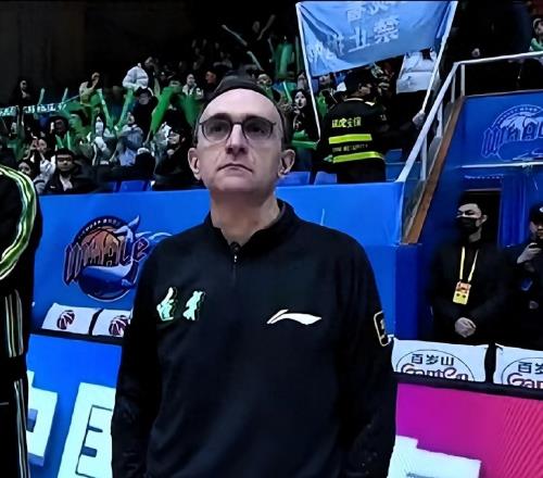 主帥換晚了遼籃大勝四川,沈陽日報發文四字直戳心窩,郭士強躺槍