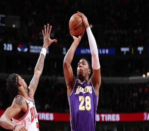 轟23分+4記三分！湖人27歲悍將再閃耀：10勝1負(fù)定律上線