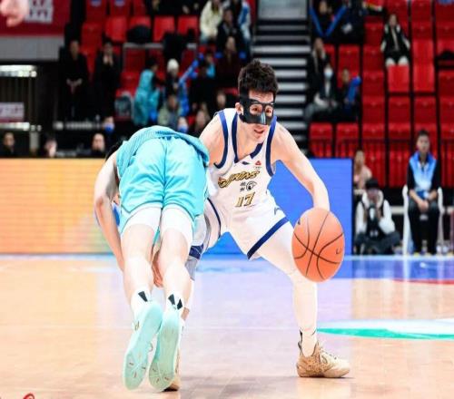 常規(guī)賽第20輪面對反撲絕不放松！胡金秋31分8籃板6助攻，浙江廣廈客場再勝青島！