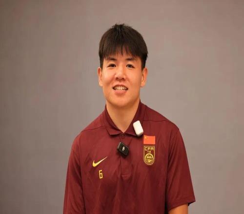 偶像卡塞米羅！英媒確認：狼隊簽下中國球員徐彬或將租借英冠