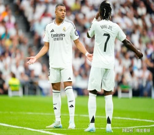 米蘭故事重演！歐冠兩大冷門，三進三出，皇馬巴黎落入附加賽