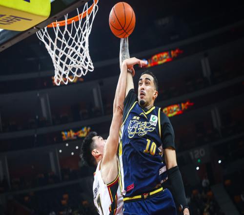 5連勝廣東5消息！徐杰有望復出，大牌又在偷懶，奎因罕見批評球隊