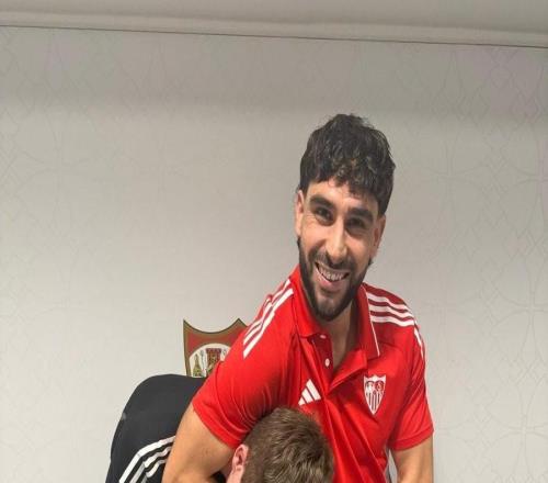 為舊梗“尋人”，塞維新援莫派曬照回應曾嘲諷他進球少的小編