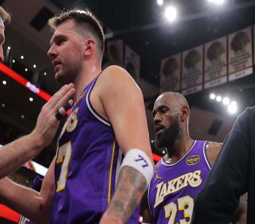 聯(lián)盟第6+聯(lián)盟第10！湖人遭遇幸福的煩惱，里夫斯回歸該打替補(bǔ)嗎