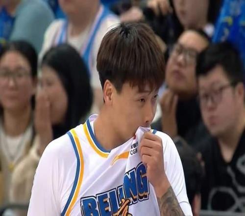 就这还夺冠末节崩盘,北京爆冷负鱼腩,老帅没辙,赵睿空砍13+3