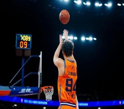 銘記場面里程碑之夜！王哲林解鎖CBA萬分，上海男籃力克廣州男籃