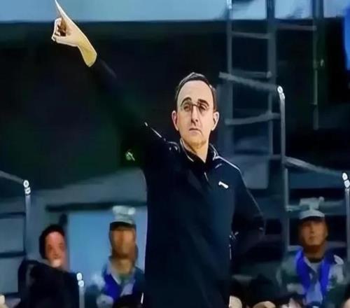 新官上任三把火，烏戈重用3人打臉楊鳴，最大引援被貶為替補(bǔ)