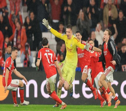 這是奇跡！門將特魯賓讀秒42破皇馬，本菲卡最后一秒擠掉馬賽！