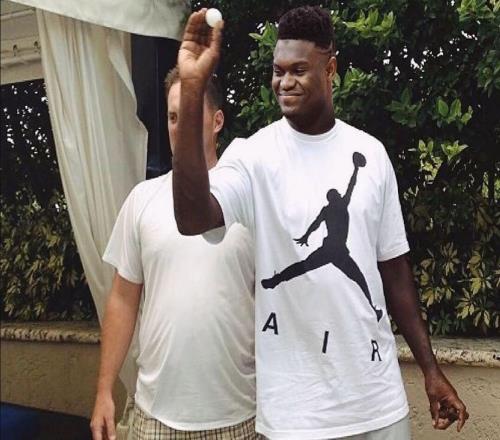 巨星光環沒了，代言合同丟了，場均22+6也沒用，才25歲恐就此沉淪