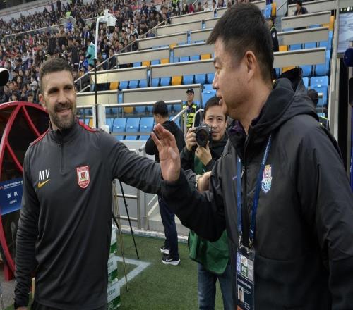 意外！津門虎買了個馬屁精新外援當面稱贊于根偉，引發球迷質疑