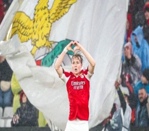 雙響改命，本菲卡邊鋒憑戰(zhàn)功留隊