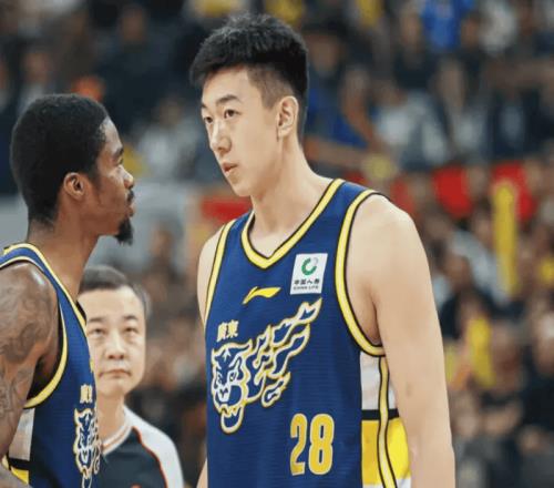 拒绝23分逆转,广东杀回联赛第1!徐杰受伤缺席,奎因32+11立大功