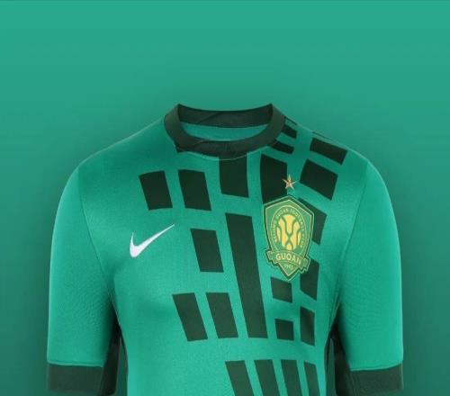 北京國安2026賽季主場球衣：靈感源自工體內(nèi)陽光照射下的光影