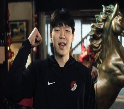 入选全明星、主演贺岁片,愈发成熟的杨瀚森需要抓住这个机遇