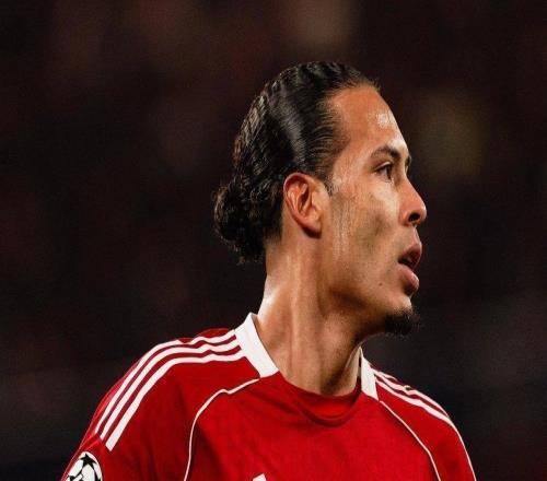 助攻帽子戲法，范戴克當選與卡拉巴赫一役利物浦隊內最佳球員