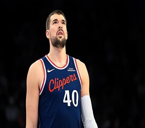 個(gè)人狀態(tài)其實(shí)不算糟糕，只是快船球迷對(duì)于內(nèi)線支柱的要求太高了