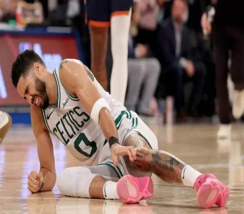 名記:塔圖姆正重新評(píng)估傷勢(shì)情況,本賽季有可能不會(huì)選擇復(fù)出