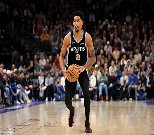 不斷沖擊火箭內(nèi)線！馬刺榜眼郎竟然成為了決定比賽走勢的關(guān)鍵人物