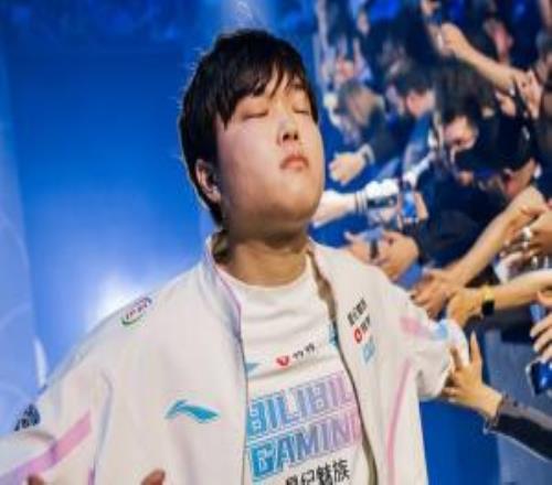 朱開：Bin這種刺頭選手磨平棱角很有必要，以前慣著現在不慣著了