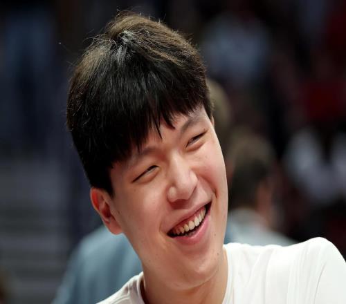 拓媒：楊瀚森打出了本賽季最佳一戰(zhàn)，他關系著開拓者未來上限