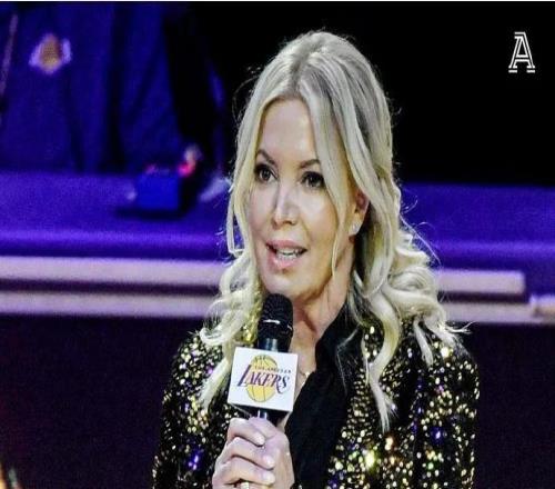 16中13砍27分，全隊最高！湖人謎一般的操作，成大笑話了