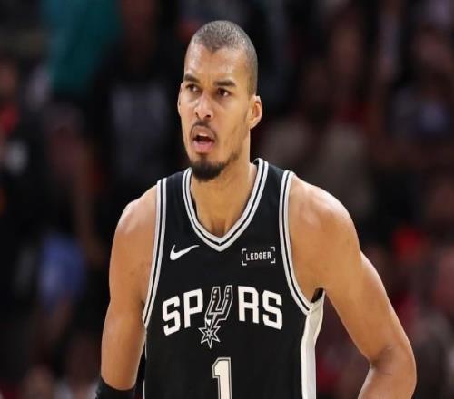 杜蘭特：文班亞馬的跳投更厲害了，他未來生涯會一直被夾擊