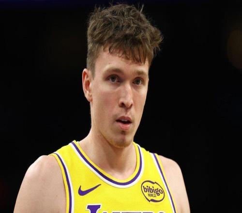 莫里斯直言不諱地批評了湖人隊克內希特的交易請求：他傲慢得要死