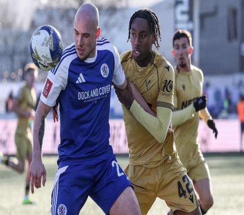 水晶宮想把一半門(mén)票收入捐給麥克斯菲爾德，但因不符規(guī)則被叫停