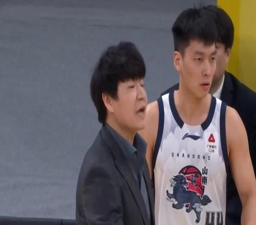 CBA山東男籃惜敗廣廈，外援手感低迷，小將三個(gè)三分拿到9分