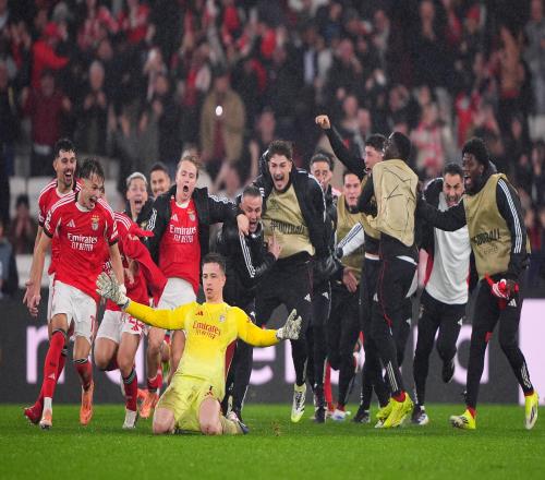 偉大的42！穆里尼奧帶隊(duì)最神奇一戰(zhàn)，門將讀秒破門，壓哨出線