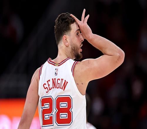 能力被高估了！火箭內(nèi)線支柱顯然承擔不起這么高的戰(zhàn)術(shù)地位