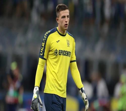 關(guān)注一個“不愛跑步”的門將,用頭球絕殺將自己載入史冊