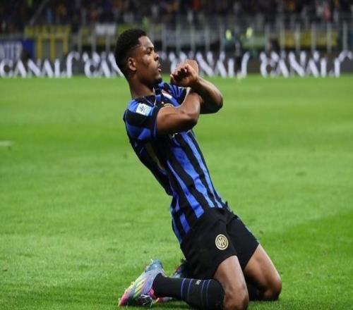 記者：關于利物浦有意冬窗引進鄧弗里斯的傳聞不實