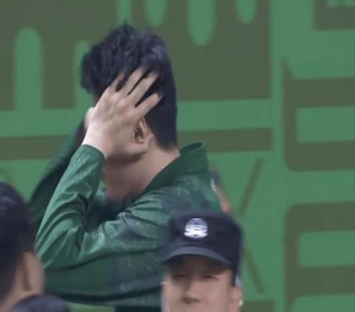 同曦這是干啥四川落后33分最后一攻不給投引沖突，致3人驅(qū)逐