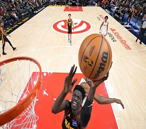 攻防兩端都被火箭完爆了！老鷹對于內(nèi)線新星的信任度有些太高了