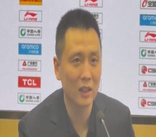 盧偉：今晚重點表揚偰李永煒張鎮麟是我們防守的頂級存在