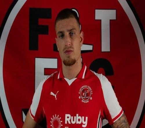 官方:曼聯后衛里斯本內特永久轉會加盟英乙弗利特伍德