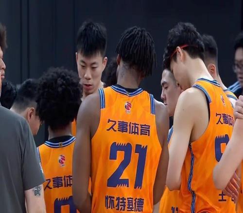 上海男籃9分力克深圳，偰李永煒16+7+8懷特塞德24+18，賀西寧43分