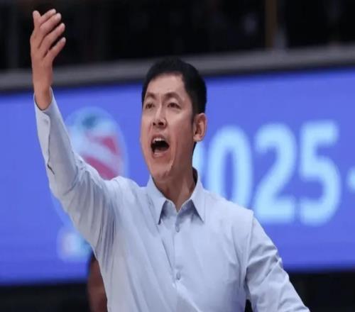 勝青島發(fā)布會！張慶鵬點名3將，廖三寧提防守，強調(diào)還未反彈！