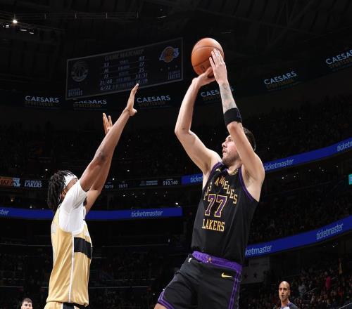 轟37+11+13！東契奇刷爆神跡：最快30+三雙，一數(shù)據(jù)超詹皇約基奇