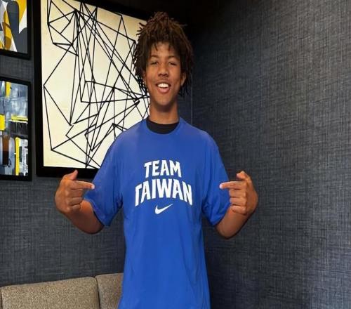 中國男籃勁敵前NBA扣籃王之子或?yàn)閷殟u出戰(zhàn)將組4黑1白陣容