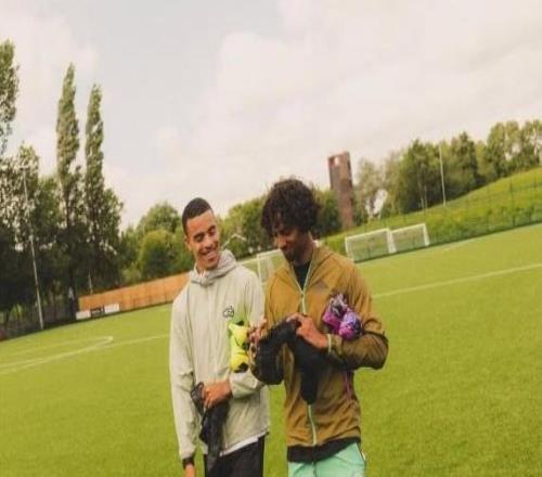 又回曼徹斯特了，格林伍德和前曼聯青訓隊友梅勒一起訓練