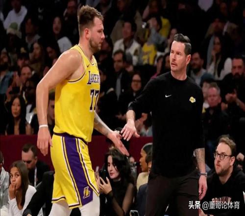 湖人大勝奇才賽后！雷迪克表揚2人，力挺失意之人，4隊有意老詹
