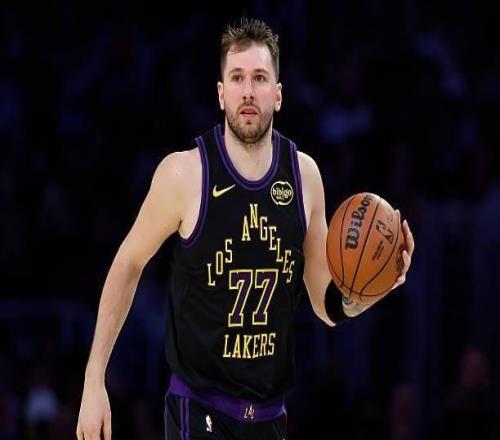 東契奇僅用時18分鐘便取得三雙，創造湖人隊史最快紀錄