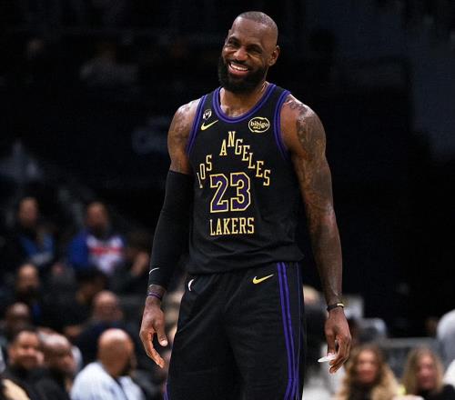 37分11板13助！28分13板3帽！盧卡創(chuàng)神級(jí)紀(jì)錄，艾頓定律誕生