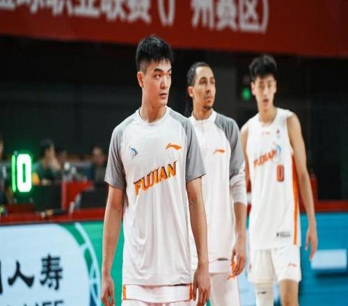 “團(tuán)結(jié)就是黎伊揚(yáng)”