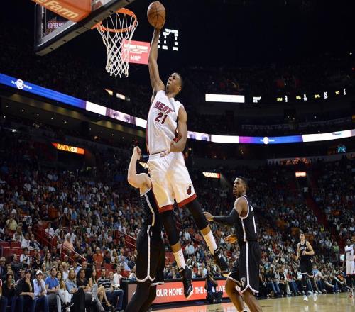 上海賺大了！36歲老將轟24分10板，硬生生從第四外援打成球隊頭牌