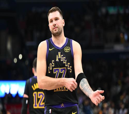 不包夾東契奇啥后果，奇才給出答案，布朗尼子承父業暴扣點燃客場