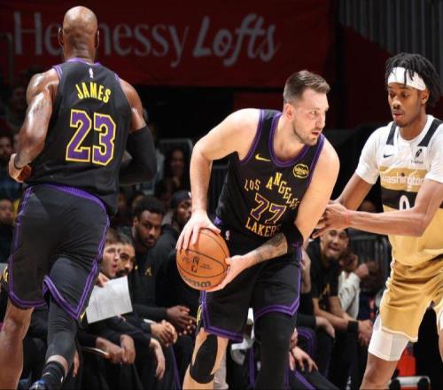 東契奇37+11+13創NBA歷史第1神跡,還刷爆紀錄!詹姆斯、艾頓暴走