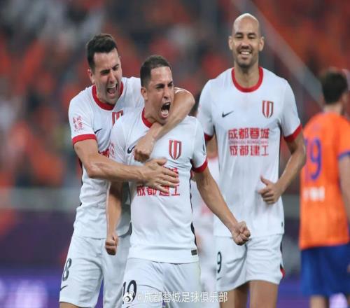 “9+10+11”同框！成都亮出巴西三叉戟，未賽登頂成頭號(hào)爭(zhēng)冠熱門(mén)